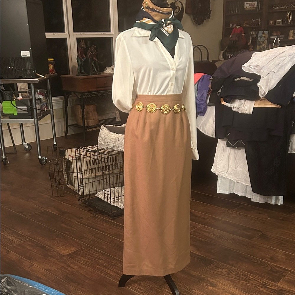 Parisian Signature Sz 10 Camel Wool Skirt GVC
